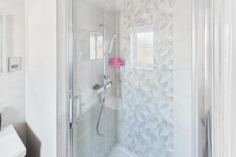 CAM04233G0-PR0017-STILL036