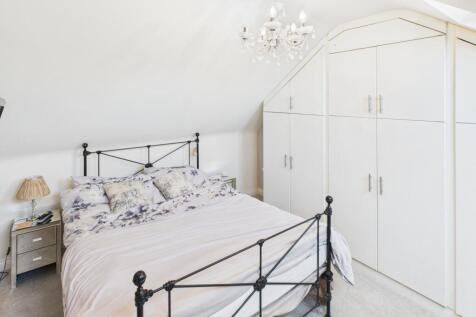 CAM04233G0-PR0017-STILL043