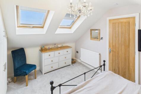 CAM04233G0-PR0017-STILL044