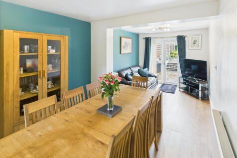 CAM04233G0-PR0021-STILL026