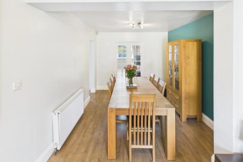 CAM04233G0-PR0021-STILL029