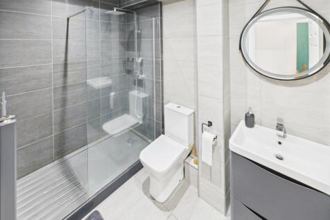 CAM04233G0-PR0021-STILL024