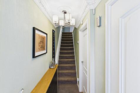 CAM04233G0-PR0025-STILL005