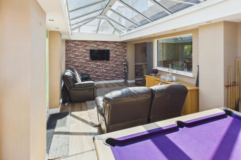 CAM04233G0-PR0025-STILL026