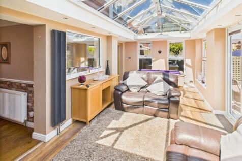 CAM04233G0-PR0025-STILL027