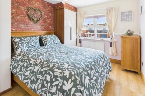 CAM04233G0-PR0025-STILL039