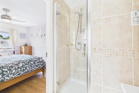 CAM04233G0-PR0025-STILL044