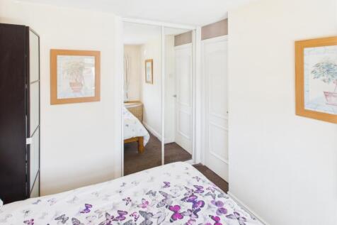 CAM04233G0-PR0025-STILL034