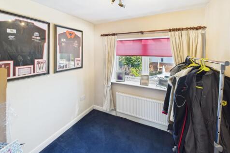 CAM04233G0-PR0025-STILL032