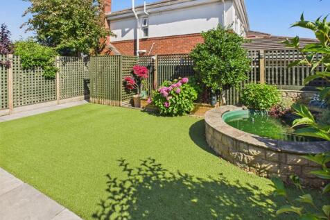 CAM04233G0-PR0025-STILL048