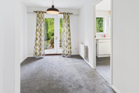 CAM04233G0-PR0031-STILL007