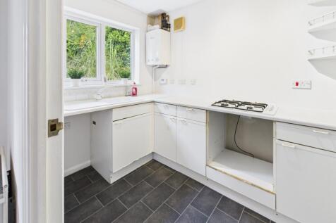 CAM04233G0-PR0031-STILL009