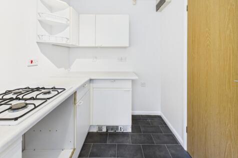 CAM04233G0-PR0031-STILL010