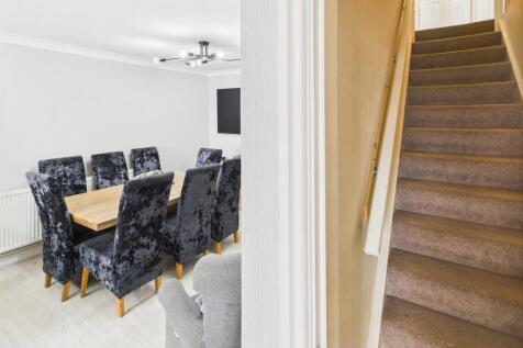 CAM04233G0-PR0027-STILL008