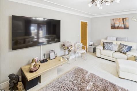 CAM04233G0-PR0027-STILL019