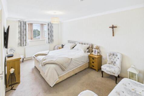 CAM04233G0-PR0027-STILL042