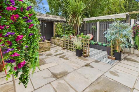 CAM04233G0-PR0033-STILL048 - Copy