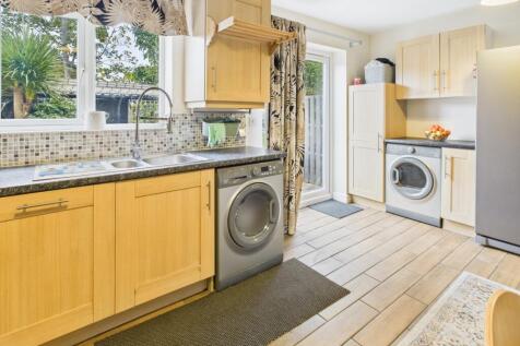 CAM04233G0-PR0033-STILL012