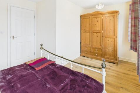 CAM04233G0-PR0033-STILL030