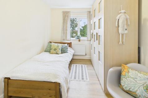 CAM04233G0-PR0033-STILL040