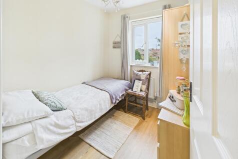 CAM04233G0-PR0033-STILL035