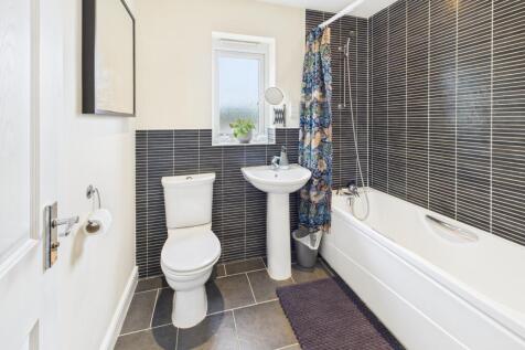 CAM04233G0-PR0033-STILL032