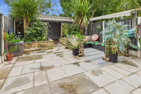 CAM04233G0-PR0033-STILL043 - Copy