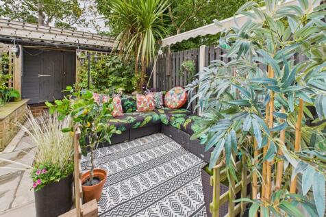 CAM04233G0-PR0033-STILL045 - Copy