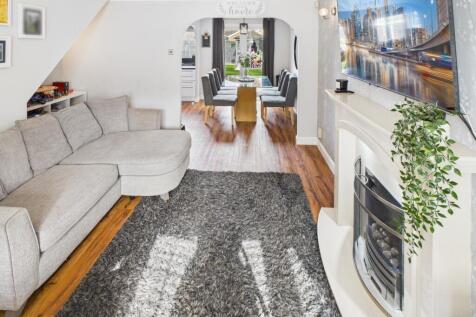 CAM04233G0-PR0030-STILL005