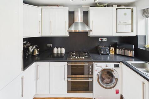 CAM04233G0-PR0030-STILL007