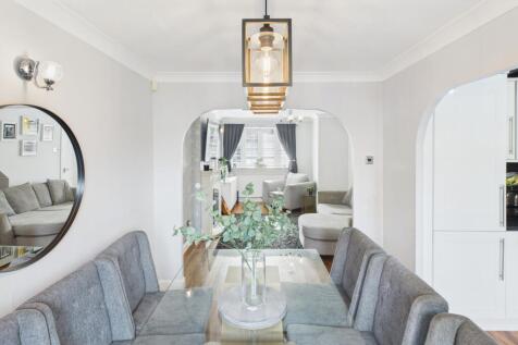 CAM04233G0-PR0030-STILL011