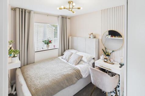 CAM04233G0-PR0030-STILL016