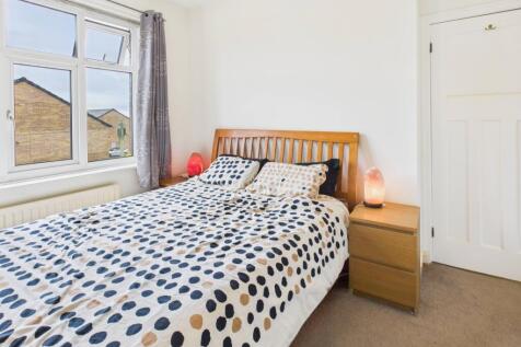 CAM04233G0-PR0035-STILL001