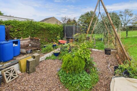 CAM04233G0-PR0035-STILL034