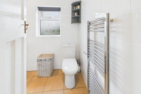 CAM04233G0-PR0035-STILL009