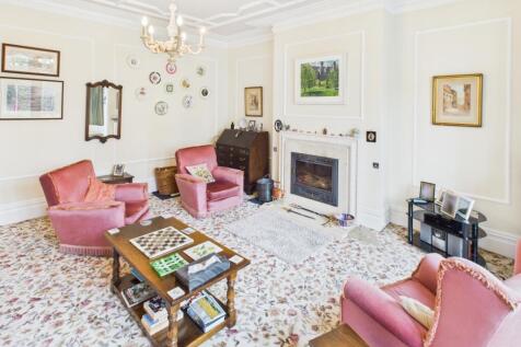 CAM04233G0-PR0042-STILL028