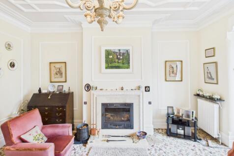 CAM04233G0-PR0042-STILL029