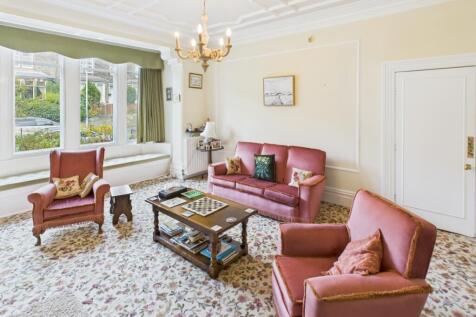 CAM04233G0-PR0042-STILL030