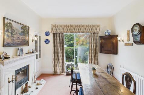 CAM04233G0-PR0042-STILL035