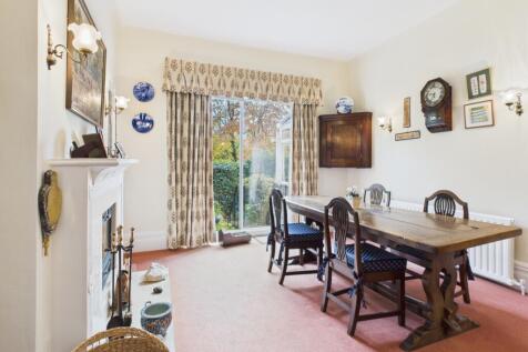 CAM04233G0-PR0042-STILL033