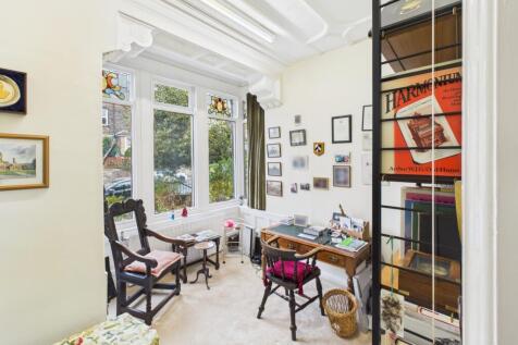 CAM04233G0-PR0042-STILL042