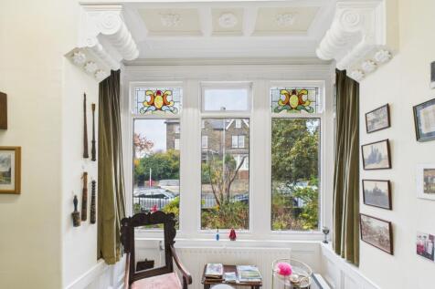 CAM04233G0-PR0042-STILL043