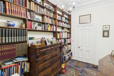 CAM04233G0-PR0042-STILL041