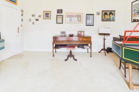 CAM04233G0-PR0042-STILL020