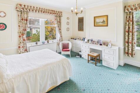 CAM04233G0-PR0042-STILL010