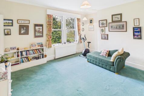 CAM04233G0-PR0042-STILL022