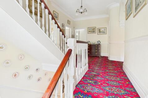 CAM04233G0-PR0042-STILL025