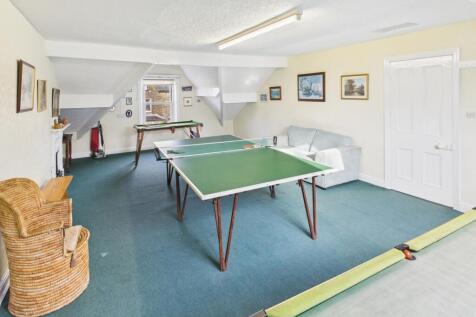 CAM04233G0-PR0042-STILL004