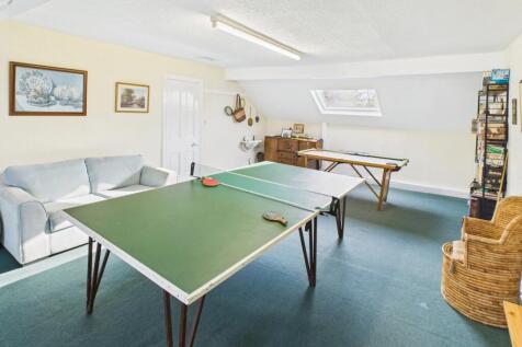 CAM04233G0-PR0042-STILL003