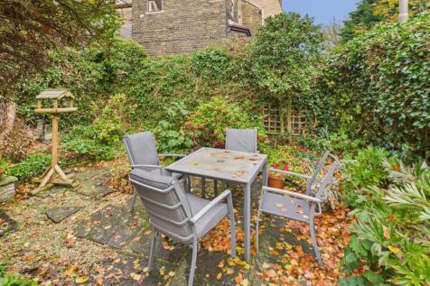 CAM04233G0-PR0042-STILL058